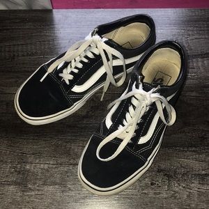 Black old skool low top vans